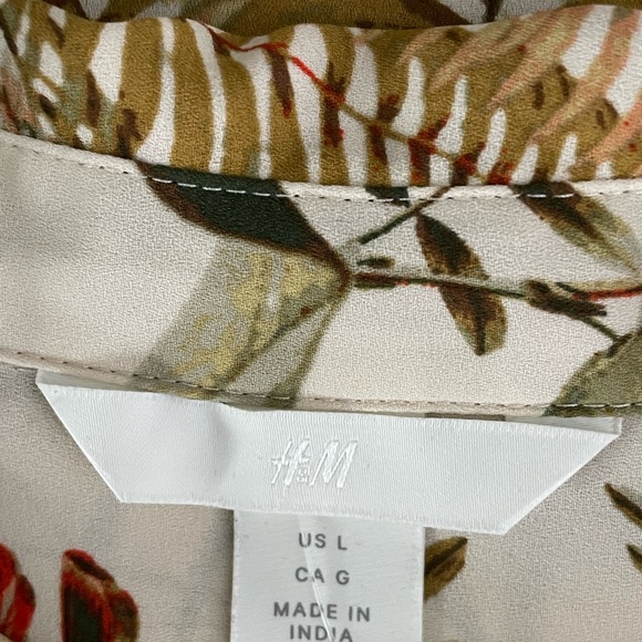 H&M Womens L Floral Long Sleeve Button-Up Deco Gathering On Back Blouse - Picture 6 of 6